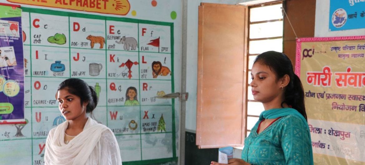 Two community workers provide information on contraception in Bihar, India. Two community workers provide information on contraception in Bihar, India.