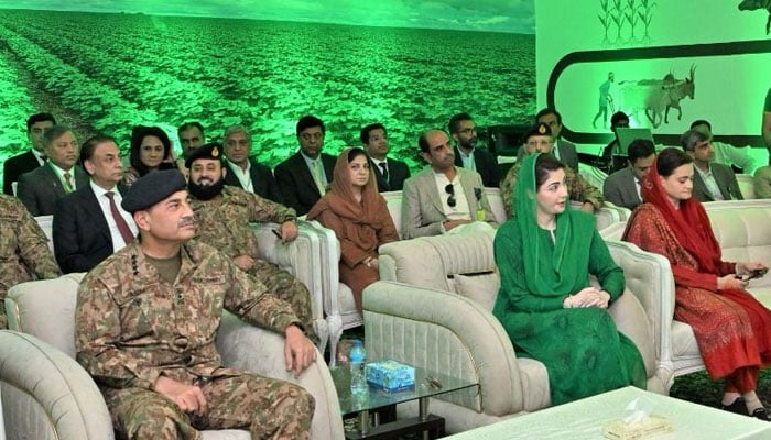 Coas Gen Asim Munir, Punjab CM Maryam Nawaz participates in the launch ceremony for the Green Pakistan initiative in Cholistan on February 15, 2025. - Pakinomist News