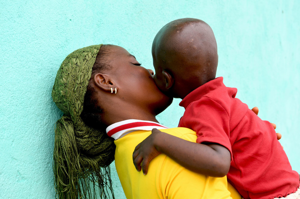 A mother who held her two-year-old in southwestern Côte d'Id Ivoire discovered that she was seropositive during her pregnancy. (file) A mother who held her two-year-old in southwestern Côte d'Id Ivoire discovered that she was seropositive during her pregnancy. (file)