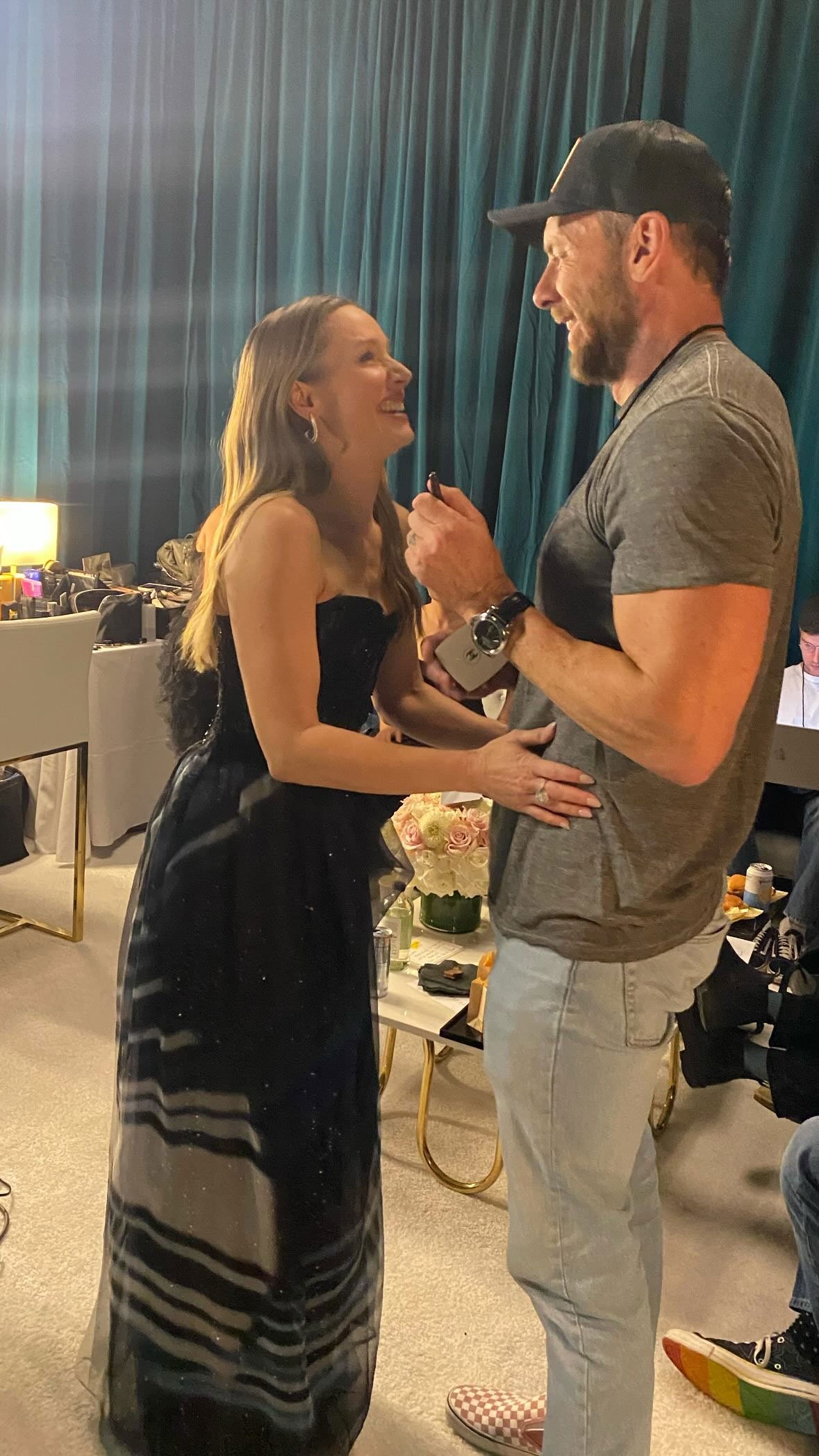 Kristen Bell shows that Dax Shepard was present at the 2025 case Awards