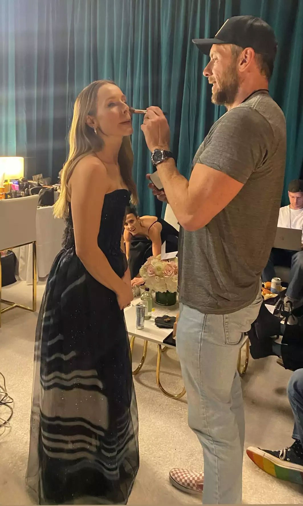 Kristen Bell shows that Dax Shepard was present at the 2025 case Awards