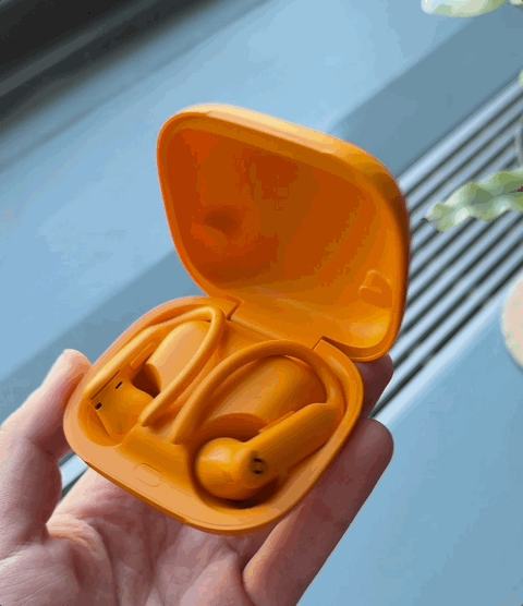 Closing Powerbeats Pro 2 (Electrical Orange) Case
