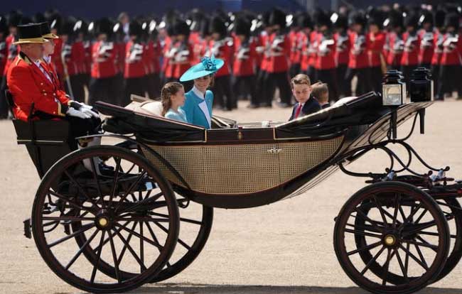 In Pictures: Kate Middleton Stuns by Tropping the Color