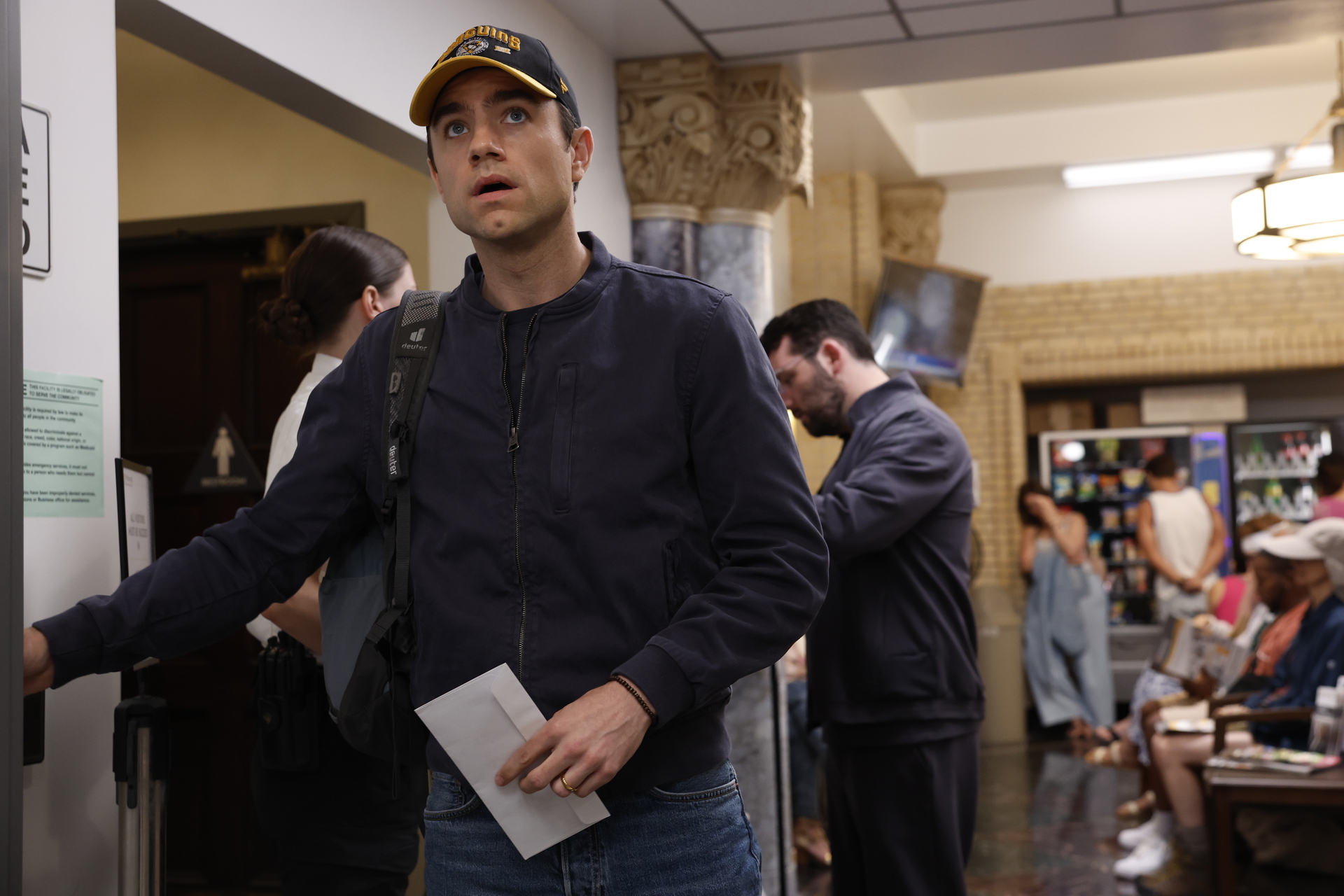 DR Langdon looks up in pitt