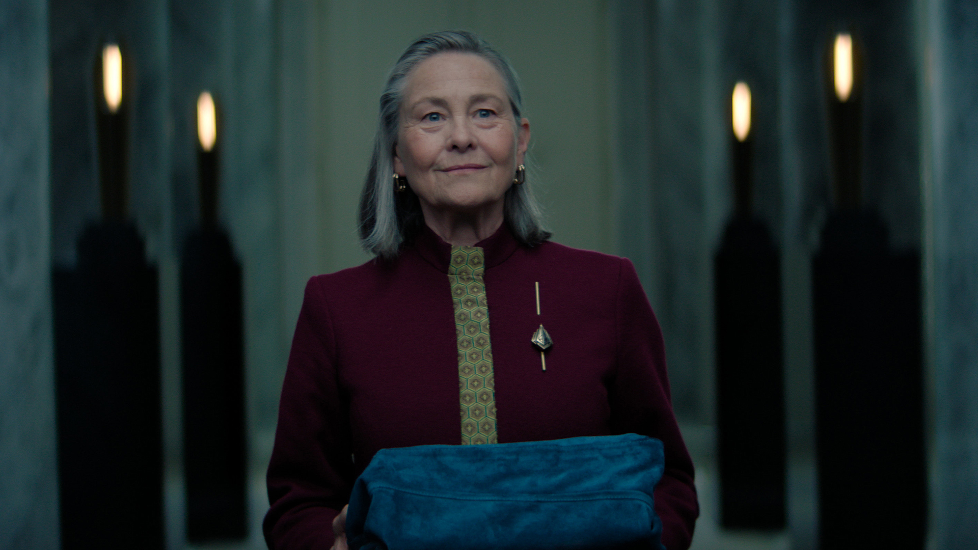 Ambassador Quent that holds an object covered with cloth in foundation Season 3 Section 10