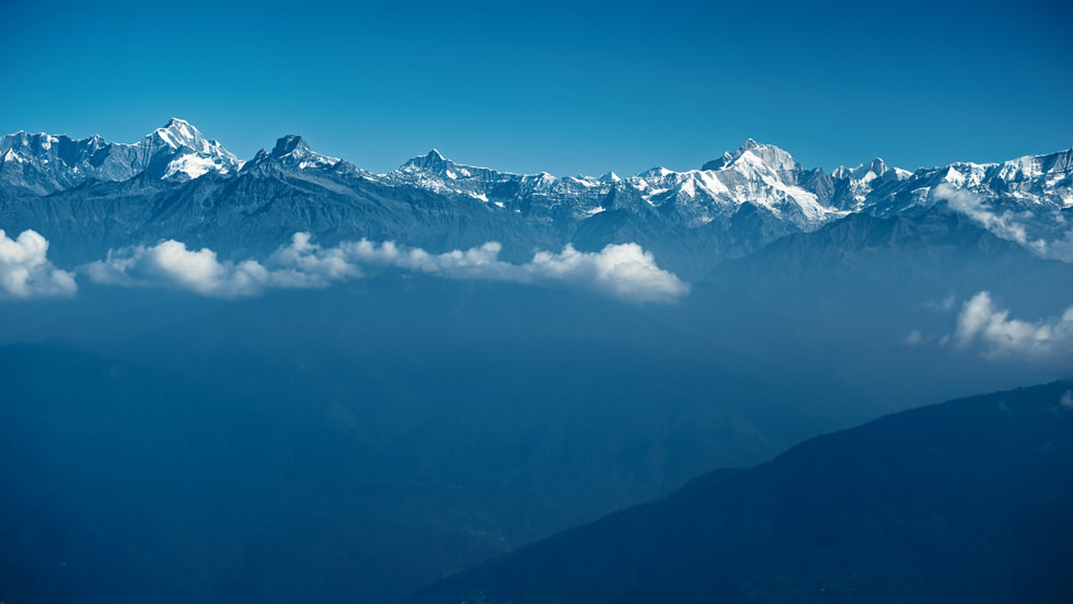 A beautiful snow -covered mountain view from Apple TV's Screensaver -Collection