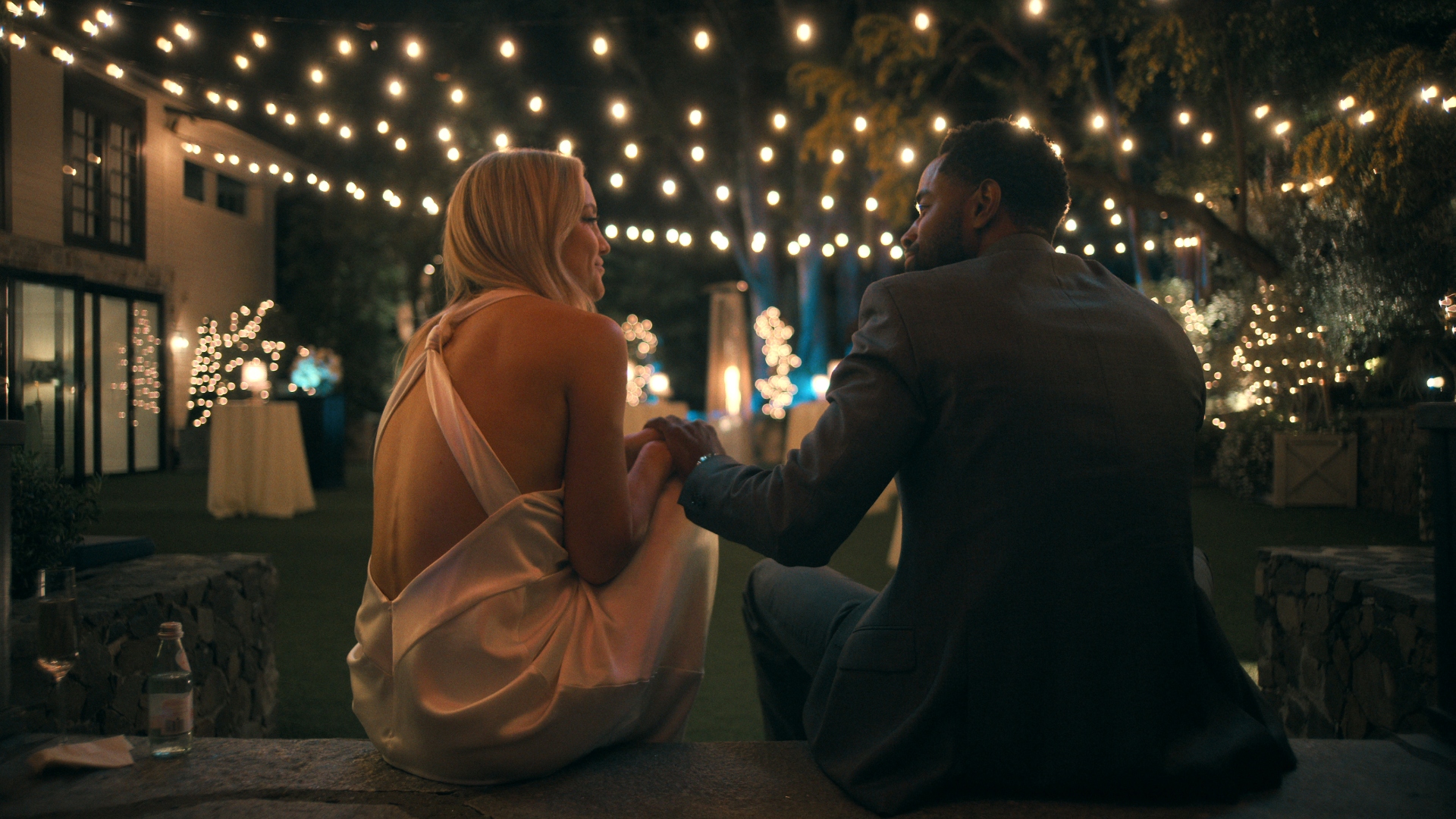 Isla and Jay are sitting together in running point
