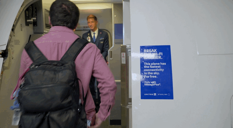 Goes on United Airlines Boeing 737-800 with Starlink