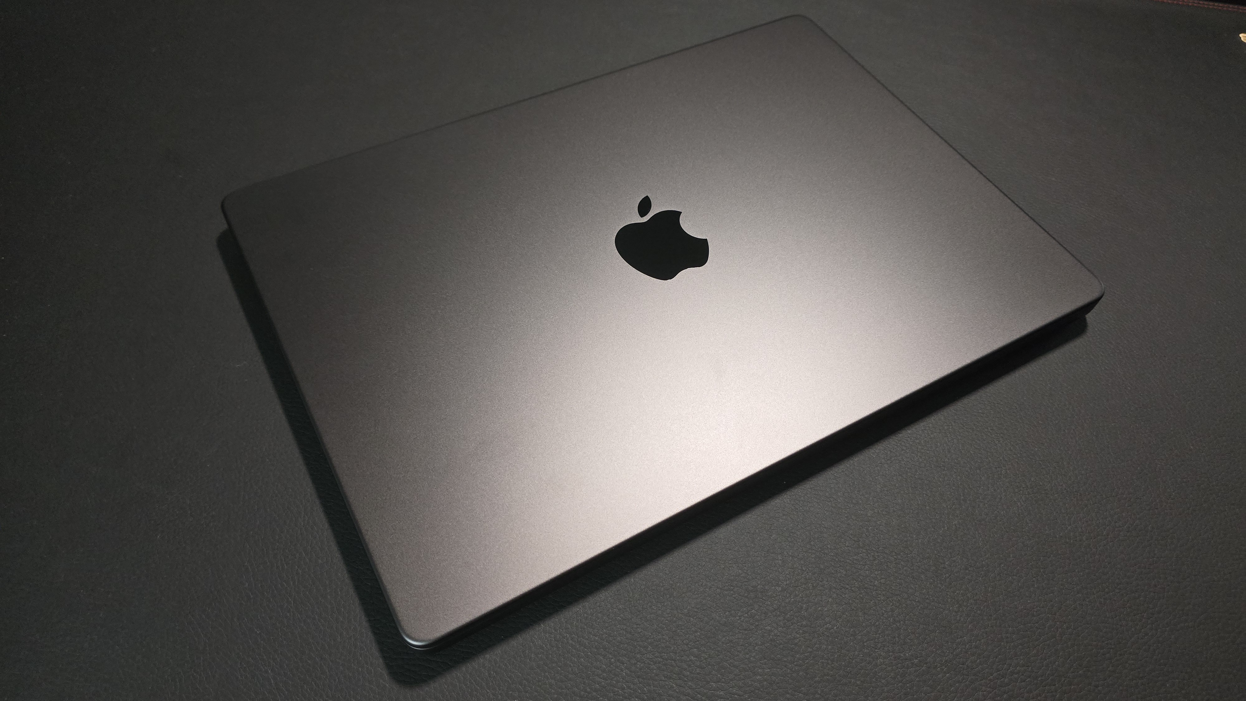 Apple MacBook Pro 14-inch (M5, 2025) in recording studio