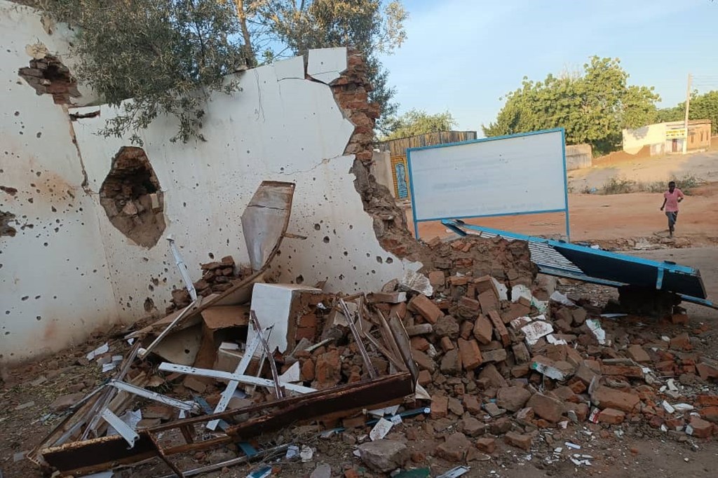 Looting and destruction forced the clinic to cease operations, with health workers instead providing services directly to women and girls in their homes where the security situation permitted. 