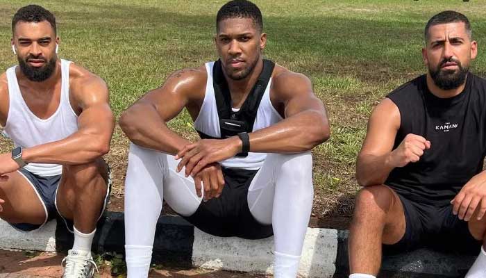 Anthony Joshua with Kevin Latif Ayodele (left) and Sina Ghami (right). — Fox Sports
