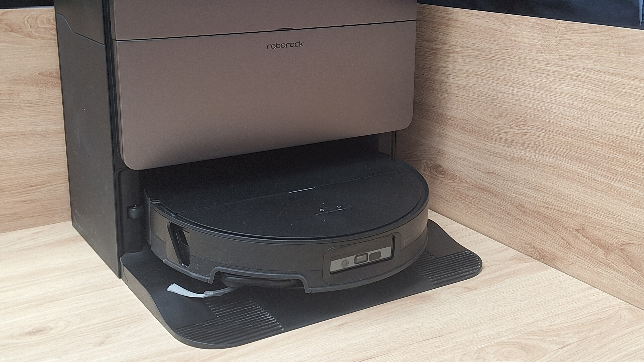 Roborock Saros 20 Sonic robot vacuum cleaner in its dock