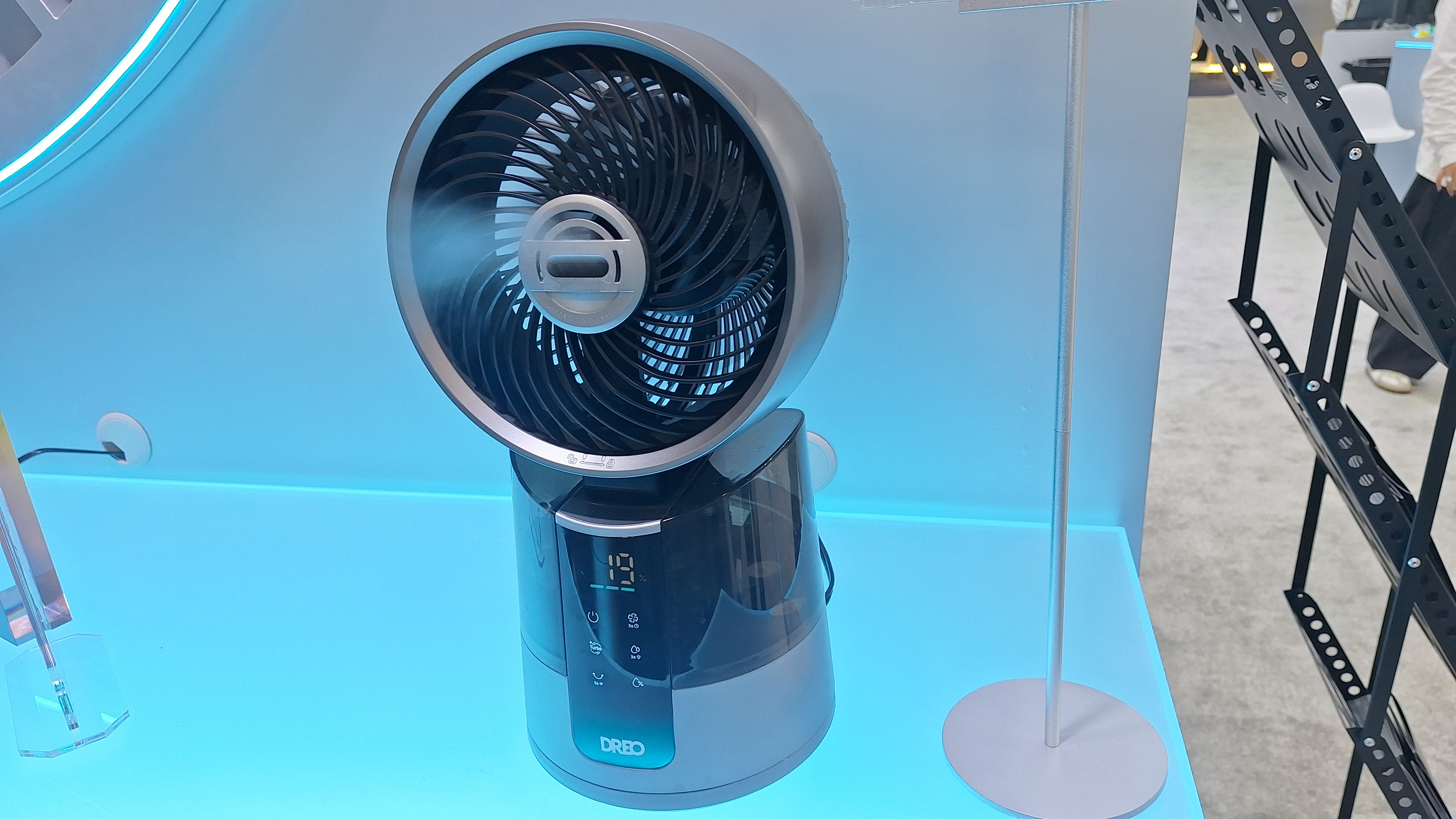 TurboCool Misting Fan 516S in action