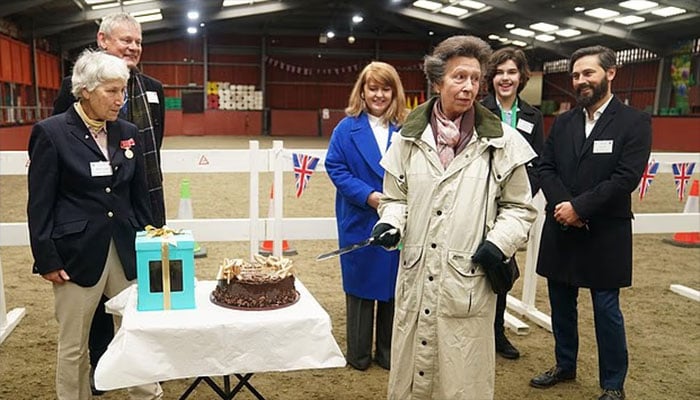 Princess Anne cuts the cake