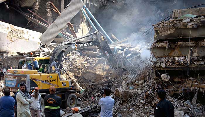 View of Gul Plaza after fire, with heavy machinery and rescue teams operating on MA Jinnah Road, Karachi, January 20, 2026. — PPI
