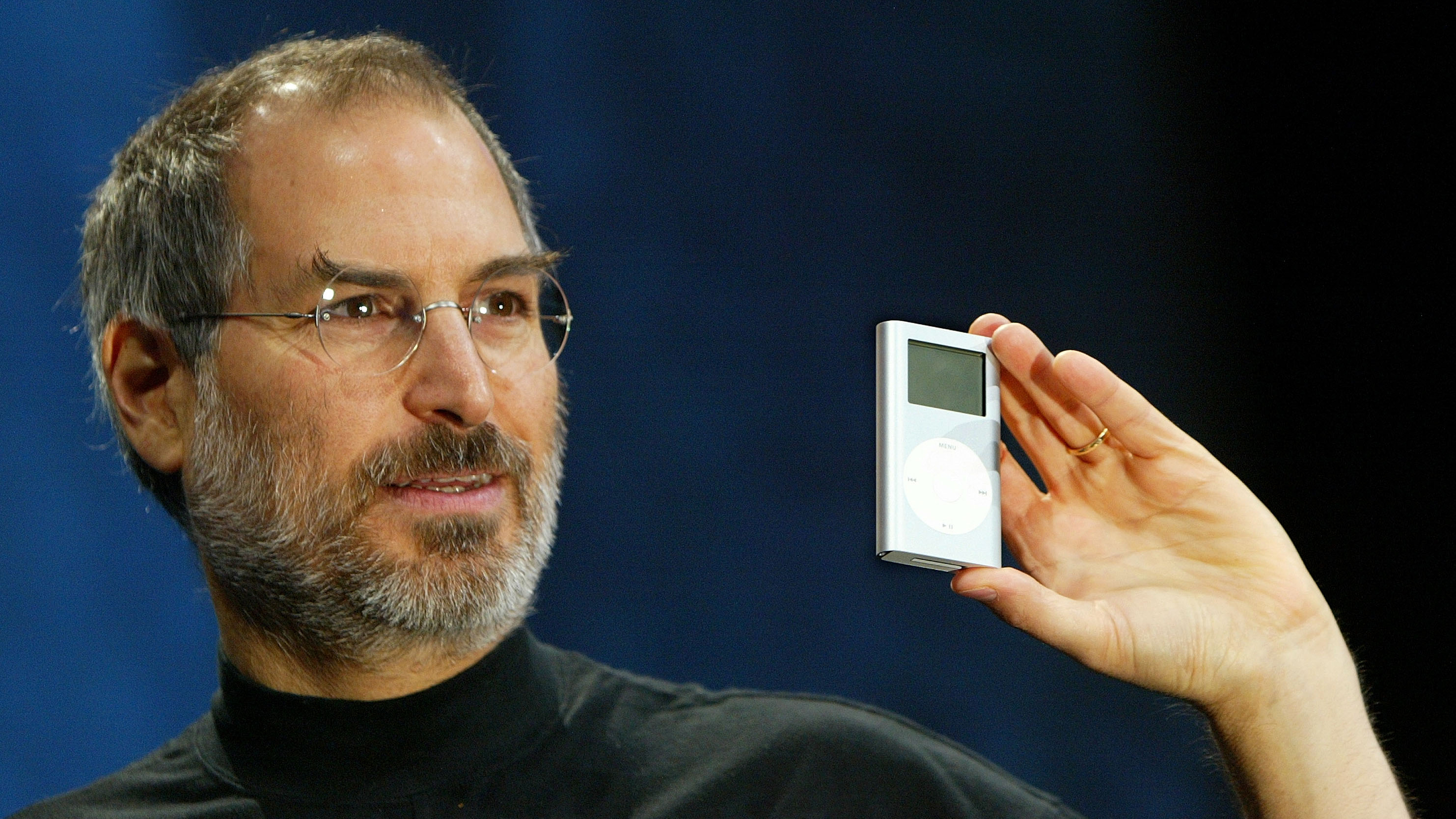 Steve Jobs holding the iPod mini at Macworld
