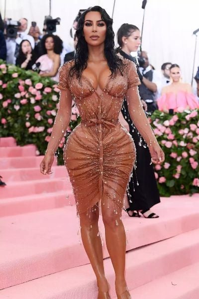 Kim Kardashian delights fans with pregnancy photo ahead of Met Gala: Loading