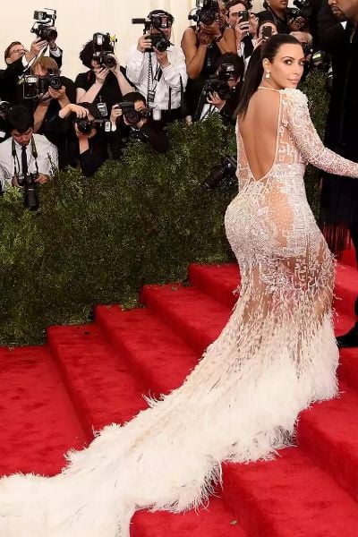 Kim Kardashian delights fans with pregnancy photo ahead of Met Gala: Loading