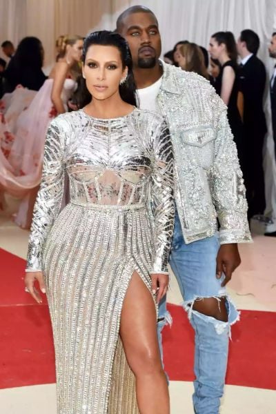 Kim Kardashian delights fans with pregnancy photo ahead of Met Gala: Loading