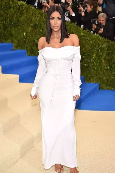 Kim Kardashian delights fans with pregnancy photo ahead of Met Gala: Loading