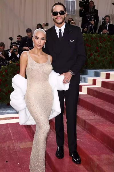 Kim Kardashian delights fans with pregnancy photo ahead of Met Gala: Loading