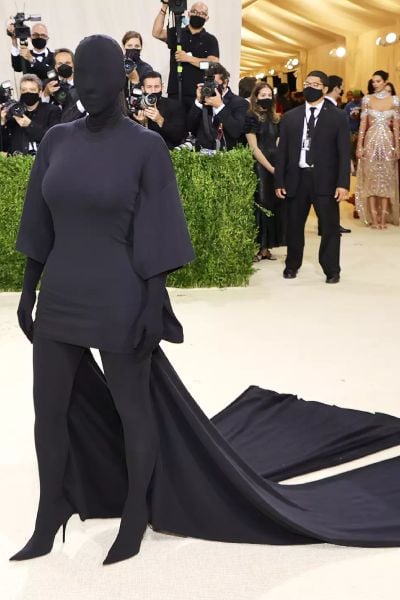 Kim Kardashian delights fans with pregnancy photo ahead of Met Gala: Loading