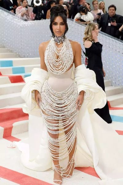 Kim Kardashian delights fans with pregnancy photo ahead of Met Gala: Loading