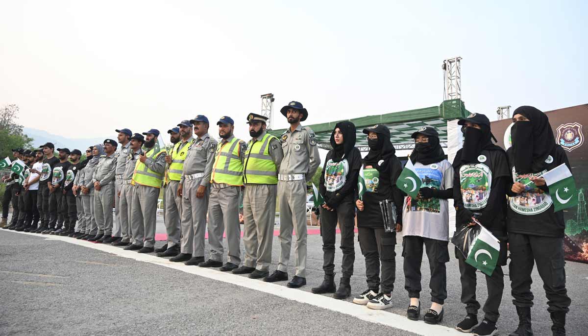 Islamabad Traffic Police participate in activities marking the end of a year with the victory of Marka-e-Haq Bunyan-ul-Marsoos at D chowk.— APP