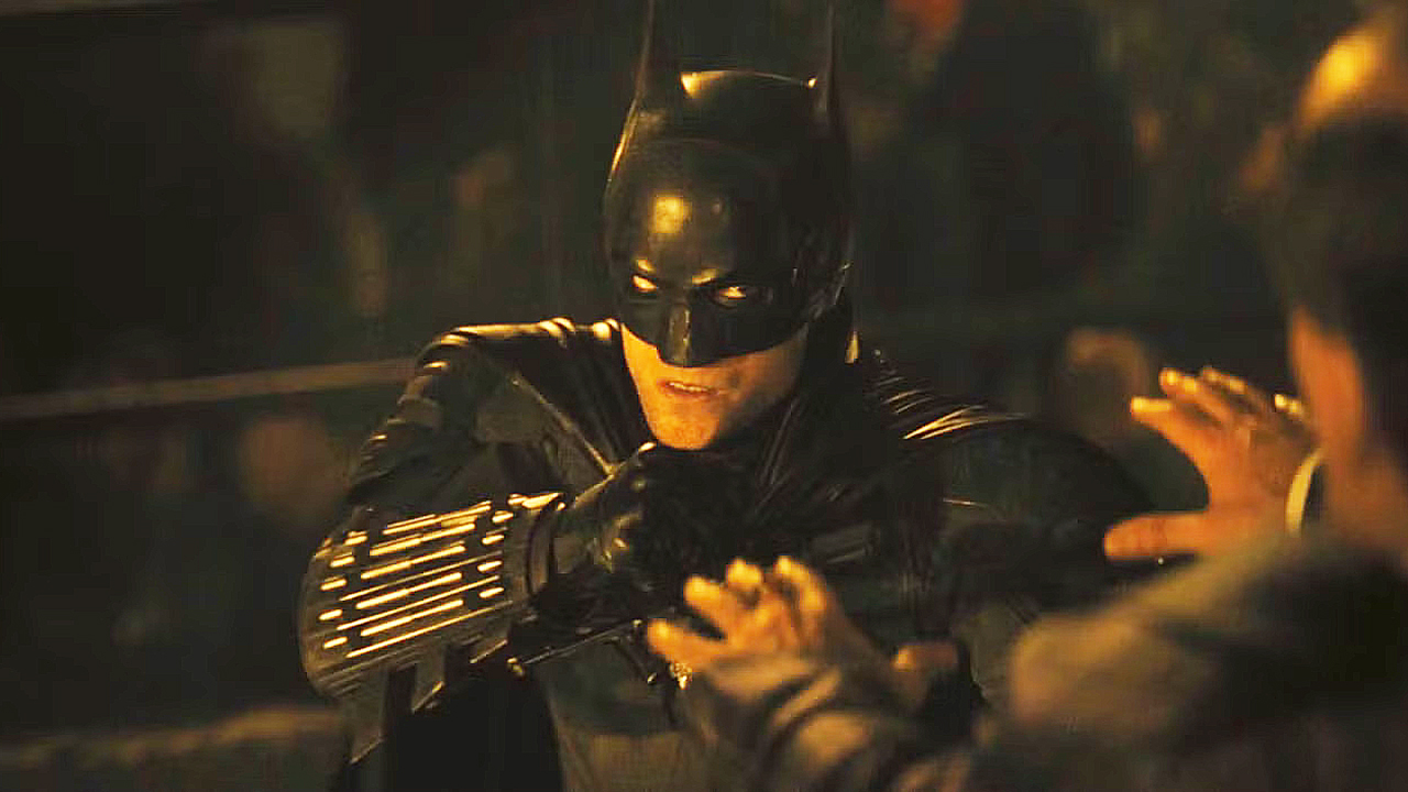 Robert Pattinson's The Dark Knight is preparing to punch someone in 2022's The Batman movie