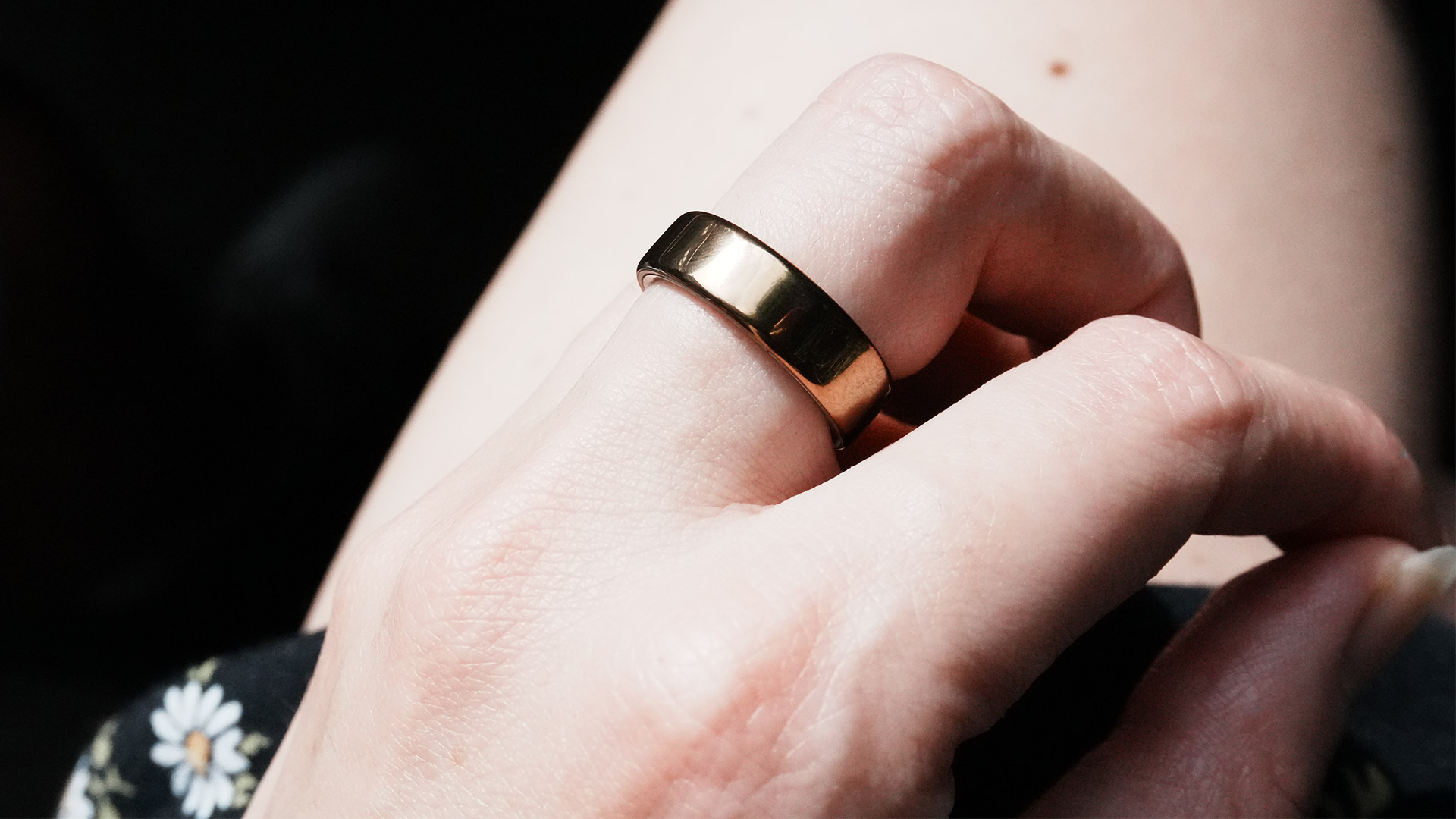 A close-up of a hand wearing Oura Ring 5