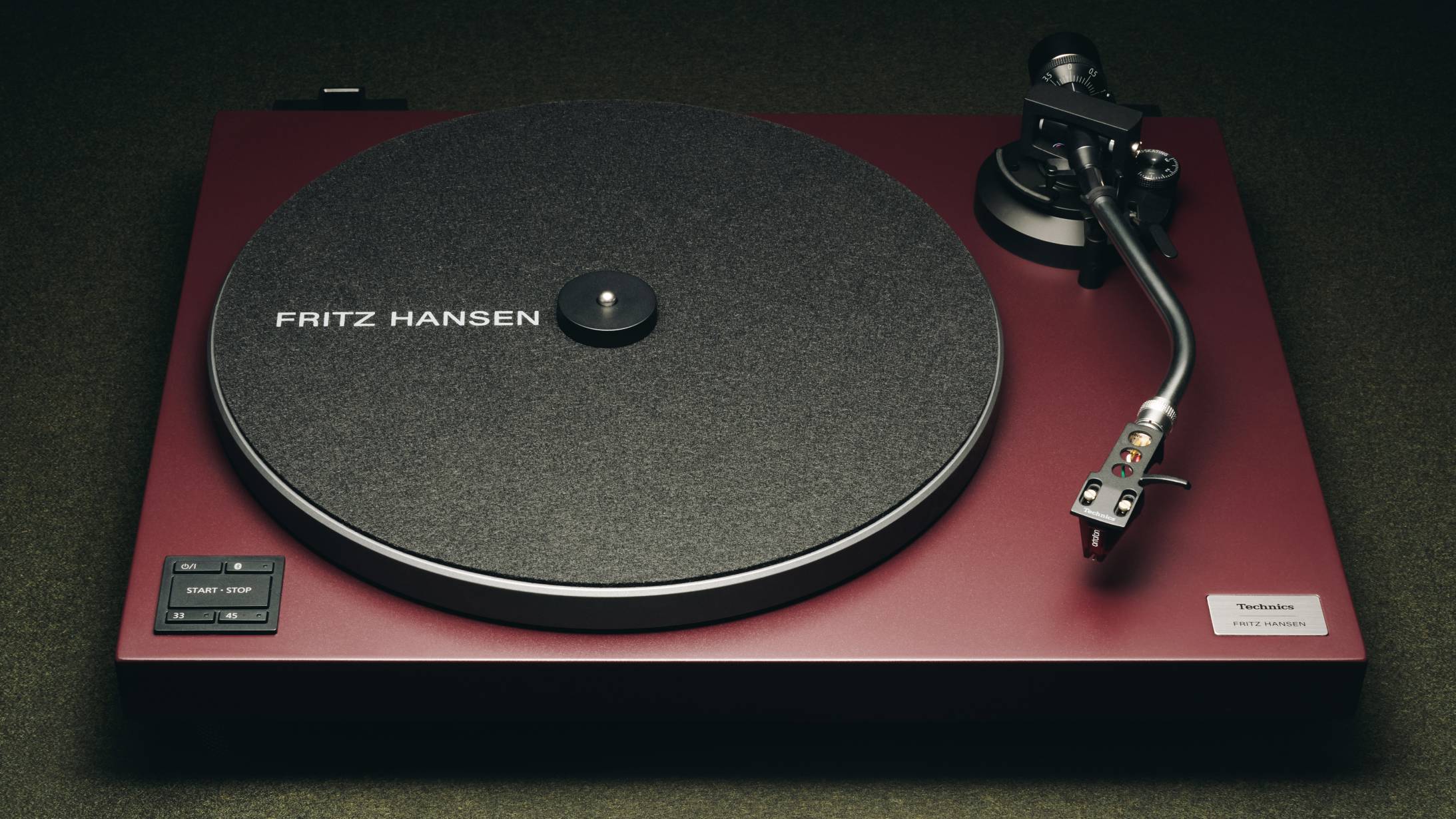 Technics SL-40CBT in its burgundy color.