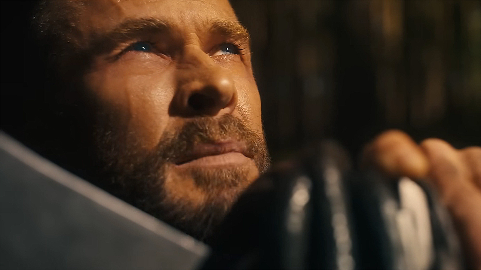 Thor looks up to the sky with his right hand on Stormbreaker in Avengers: Doomsday