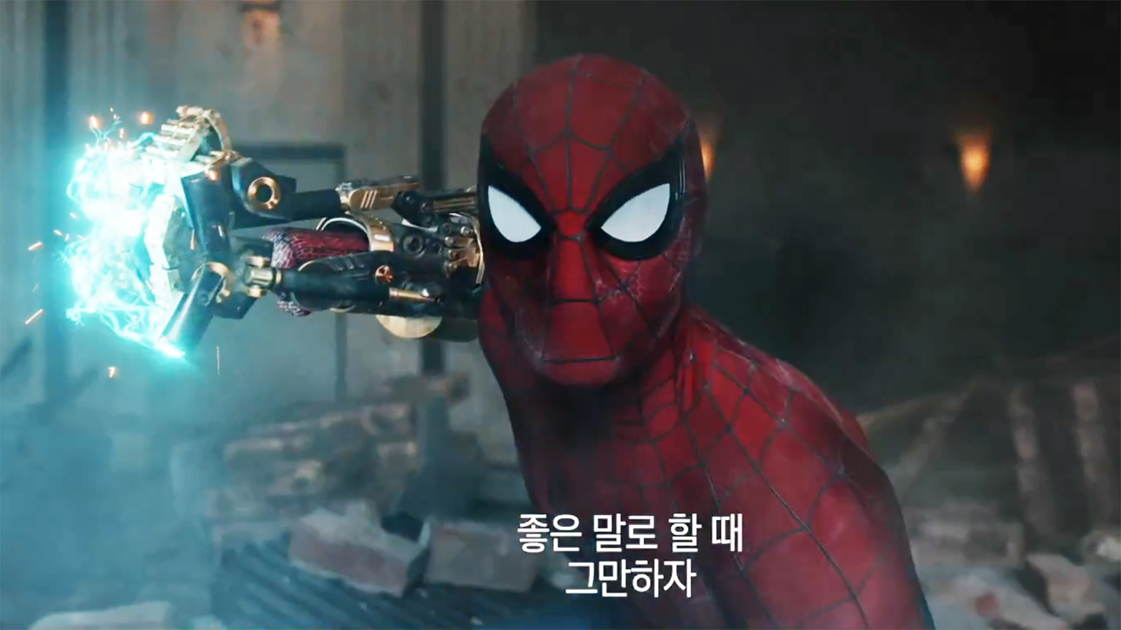 A close-up of Spider-Man loading up one of Shocker's gauntlets in Spider-Man: Brand New Day